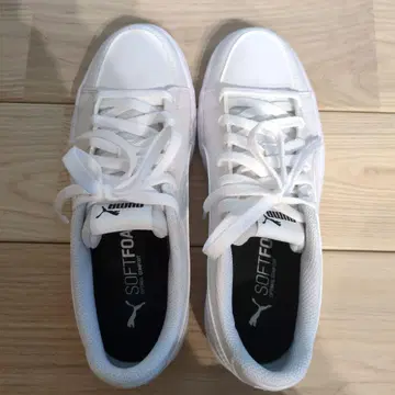 PUMA SOFTFOAM 화이트 스니커즈