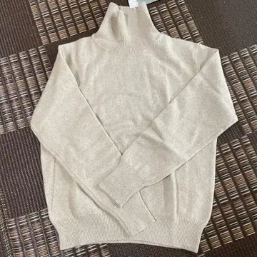 마가렛 호웰, 긴팔 스웨터