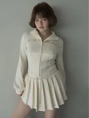 andmary Lace logo set up