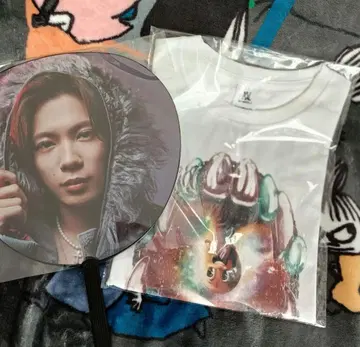 진구지 유타 투어 T셔츠와 부채