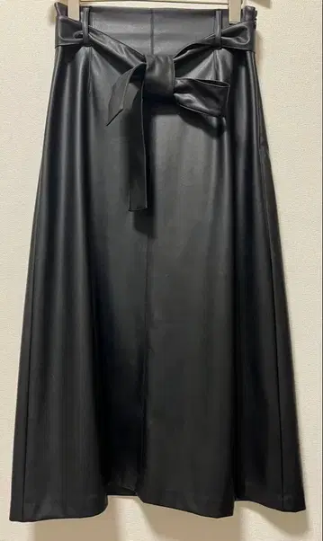 Theory 인조 가죽 A라인 스커트 | 블랙 | 사이즈 4