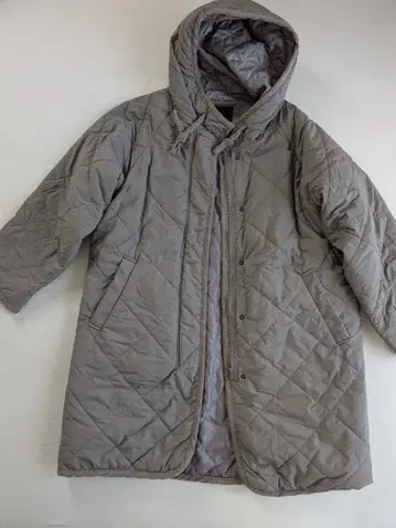 후드 부착 그레이지 퀼팅 다운 자켓