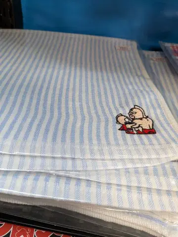 근육맨 한 장만 골라주세요