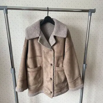 무스탕풍 베이지 자켓