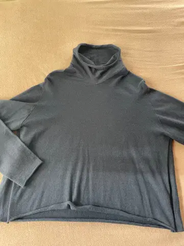 요건 레일 니트 티셔츠