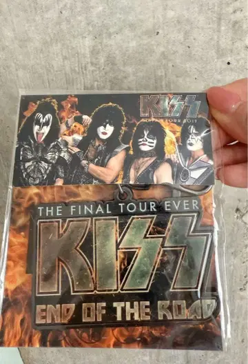 KISS END OF THE ROAD 키링