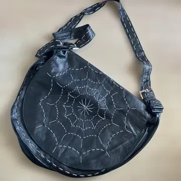 marjan pejoski 거미줄 자수 숄더백