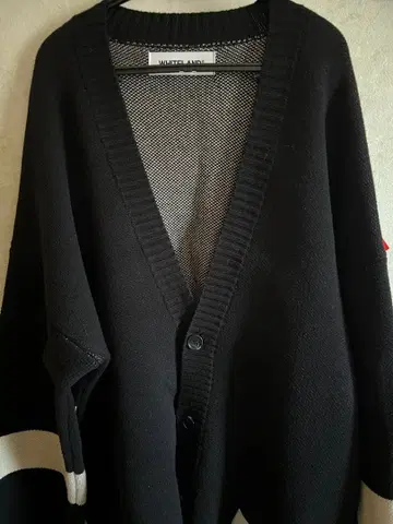 WHITELAND 블랙 가디건 LHP에서 구매했습니다.