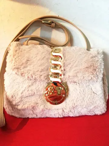 새상품급 사만다 타바사 퍼 숄더백 베이지