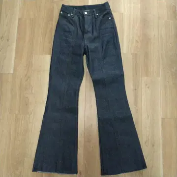 아뉴앙스 센터 심 세미 플레어 데님 사이즈 0