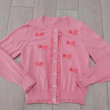 앤드러브 리본 장식의 핑크 가디건