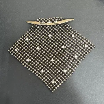 블랙 메탈 다이아몬드형 브로치
