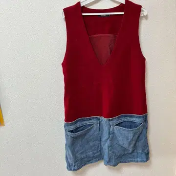 빨간색과 데님 V넥 슬리브리스 튜닉