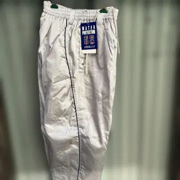 안쪽 충전솜 포함 방수 기능 포함 화이트 팬츠 LL 사이즈