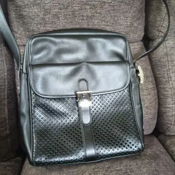 MONTBLANC 펀칭 올 가죽 크로스 숄더백