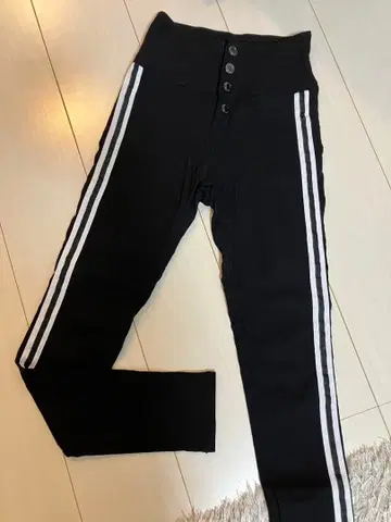 블랙 스키니 팬츠 사이드 라인 레깅스