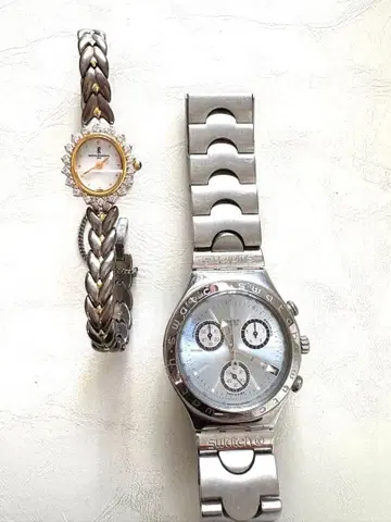 Swatch 실버 시계와 로베르타 시계 세트