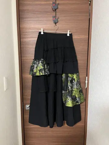 프릴 장식 꽃무늬 롱 스커트 아트 자카드 절개 플레어 스커트