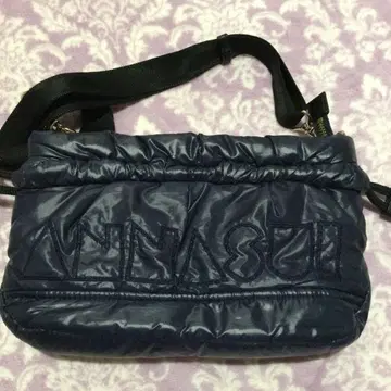 안나수이 나일론 숄더백 네이비