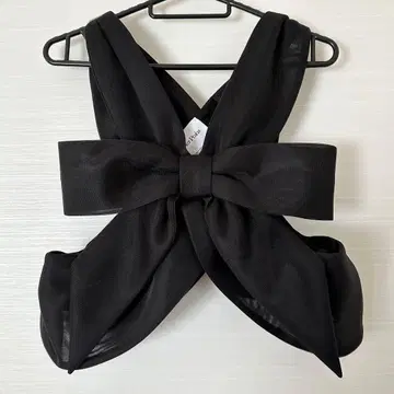 Litmus Her Praha Ribbon Top