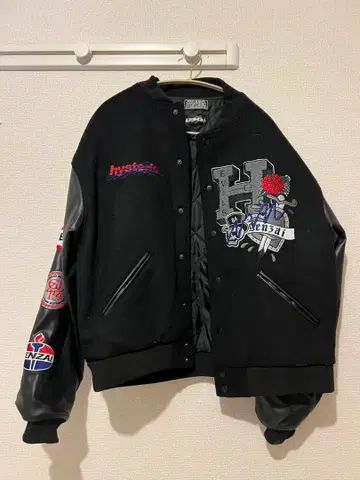 자수 장식 블랙 바시티 자켓