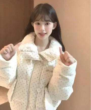 화이트 도트 다운 자켓