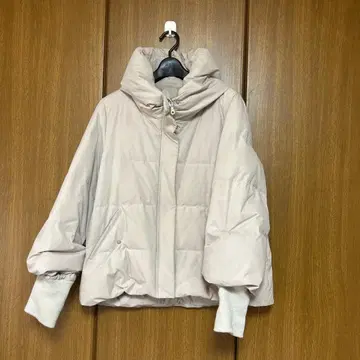 후드 부착 다운 자켓 베이지, 사용감 있음