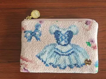 자수 파우치 드레스와 강아지 디자인