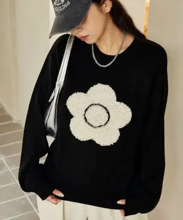 [MARY QUANT] 블랙 니트 스웨터