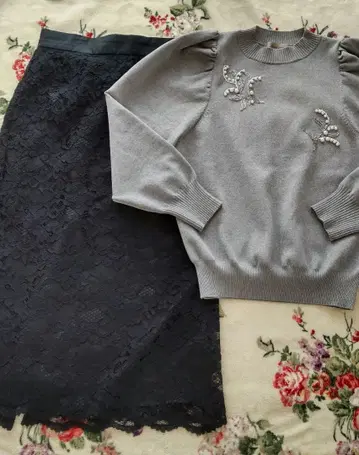 저스길리티 배색 비즈 자수 풀오버 레이스 스커트 스커트