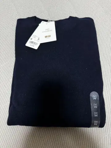 유니클로 캐시미어 스웨터 네이비 M 사이즈 새상품