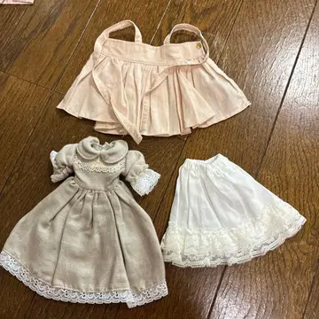 네오 브라이스 핸드메이드 베이지 인형 의류