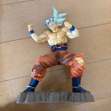 초사이어인 갓 초사이어인 손오공 피규어