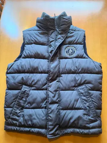 Abercrombie & Fitch 다크 그레이 베스트 M