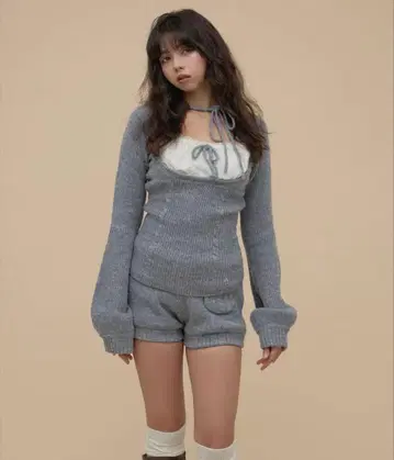 andmary Raven gather set up gray