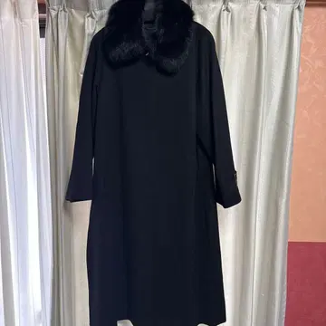 블랙 퍼 옷깃 롱 코트