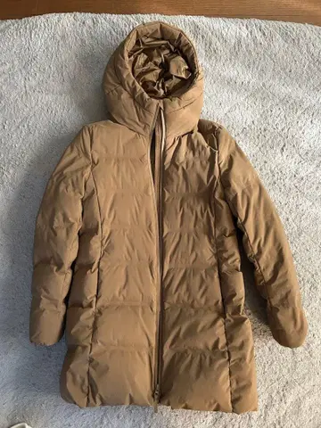 유니클로 베이지 후드 부착 다운