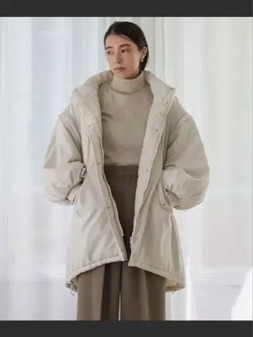 베이지 후드 부착 오버 사이즈 자켓