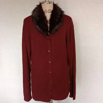 버건디 리브 가디건 인조 모피 옷깃(탈부착 가능)