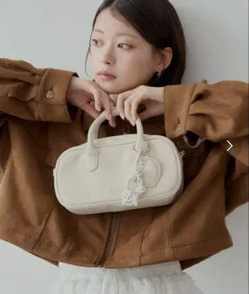 하트 참 포함 가로형 보스턴 백