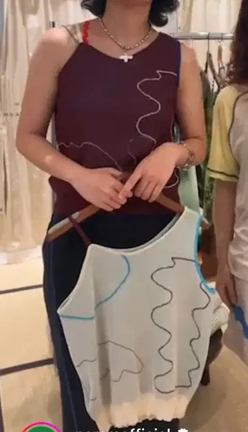 FAMM 비대칭 슬리브리스 니트