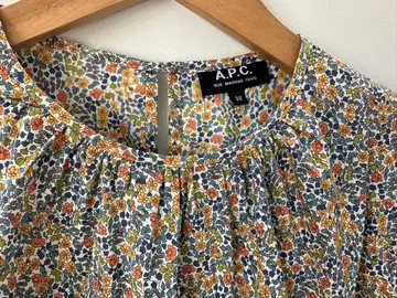 [새상품급] A.P.C. 리버티 꽃무늬 블라우스 38 레어 사이즈