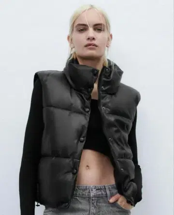 ZARA 블랙 다운 베스트 S 사이즈