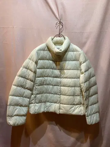 유니클로 울트라 라이트 다운 자켓 여성용 M