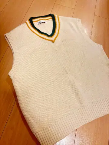 ZVA V넥 니트 베스트 크림색