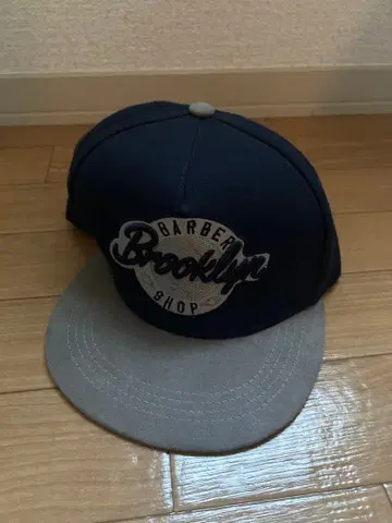 바버샵 로고 캡 네이비