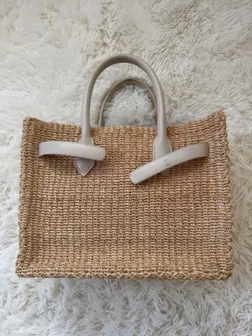 스트로우 소재 베이지 바스켓백 중형