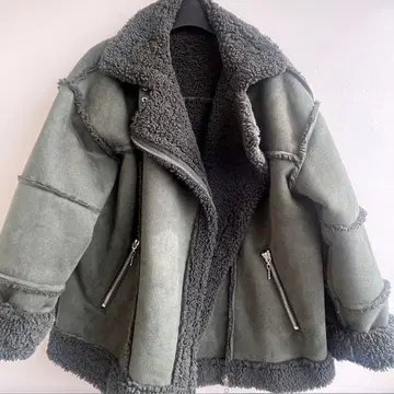 올리브 그린 쉘파풍 무스탕 코트