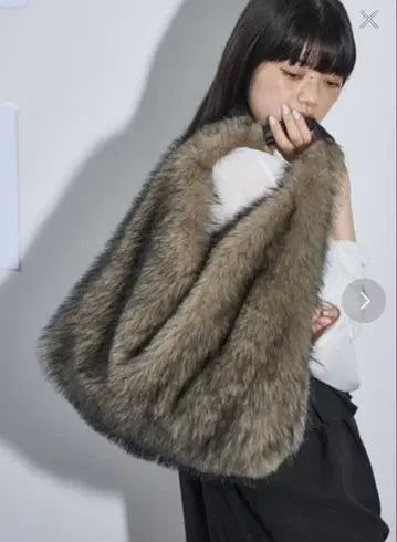 THEYON 퍼백 브라운 계열 퍼 토트백