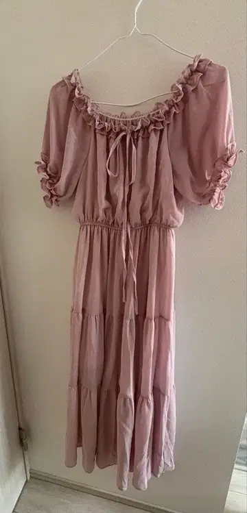 핑크 프릴 맥시 드레스